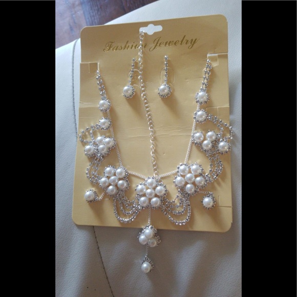 2021 Rhinestone Crystal Faux Pearl Necklace+Earrin - Picture 2 of 6